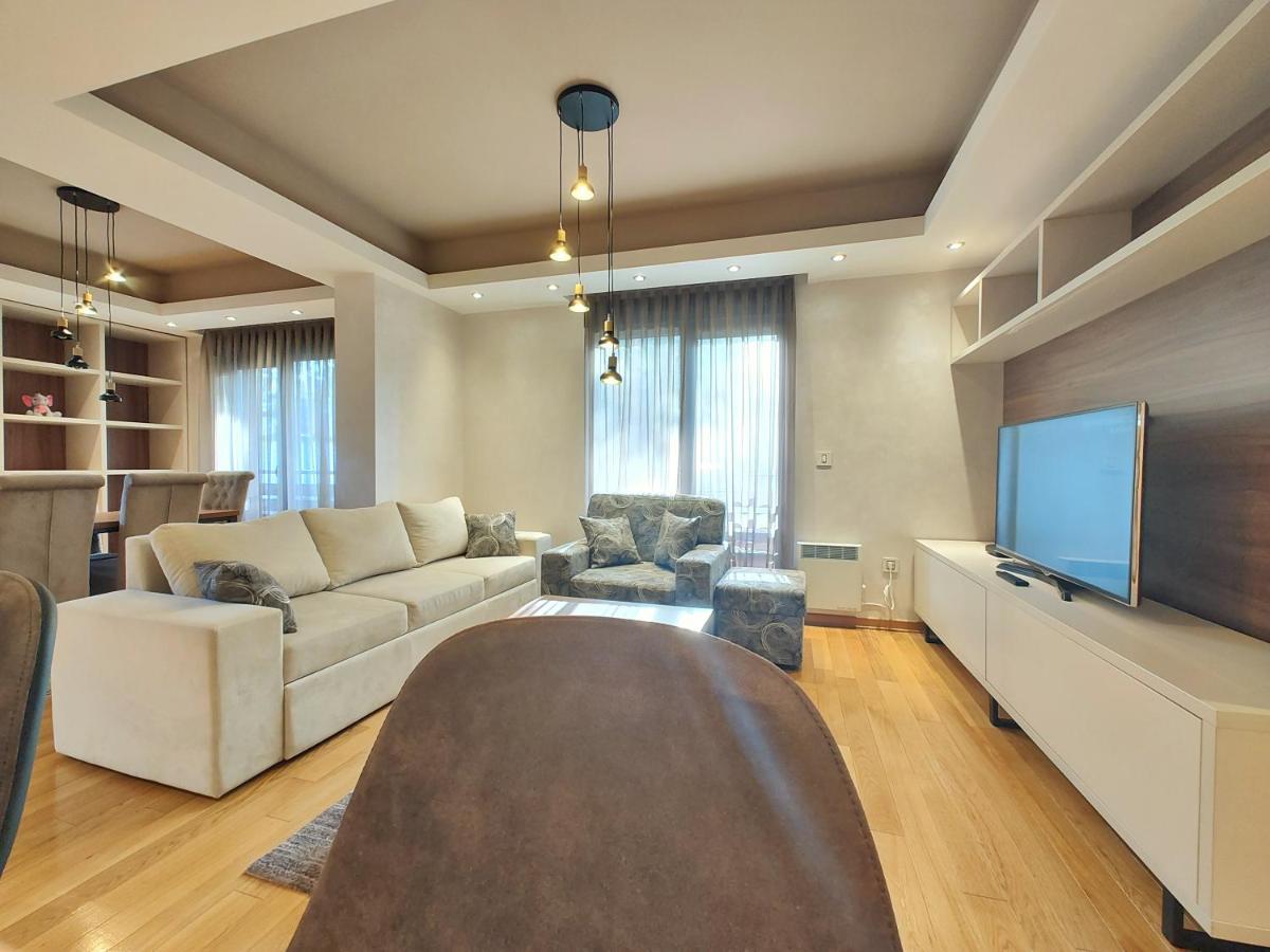 Velika Recepcija 38 Apartment *